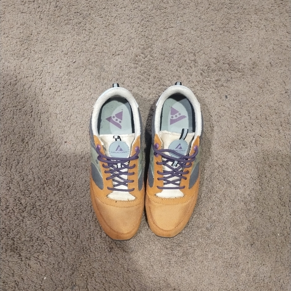 Shoes - Picture 5 of 9